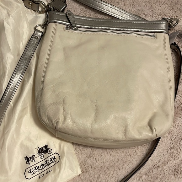 Coach handbag - authentic - Picture 4 of 12